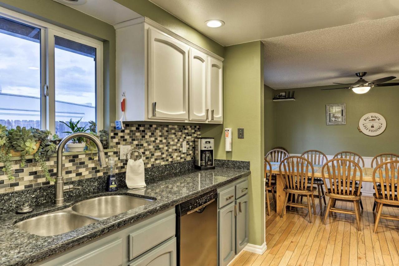 Central Medford Family Retreat With Large Yard! Exterior foto